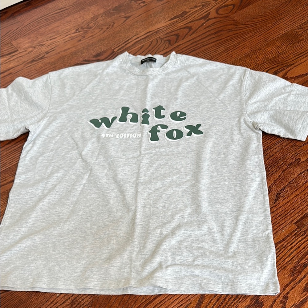 White Fox Boutique Gray Short Sleeve Tee Casual Crew Neck